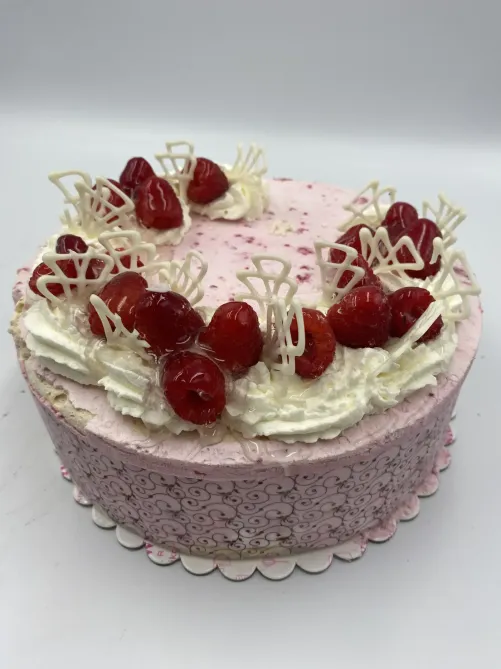 TORT BEZOWY - MALINOWY z czekoladą