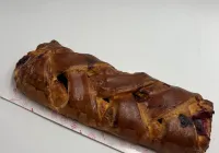 Strudel serowy z wiśnią