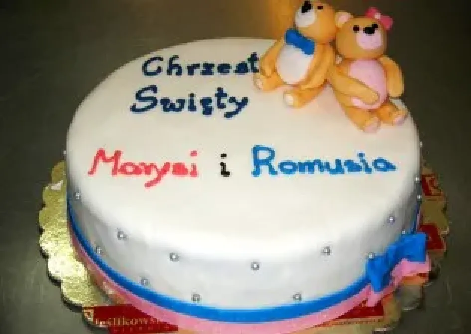 Tort na chrzest z misiami