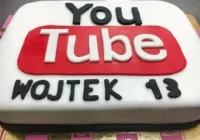 Tort w kształcie loga YouTube