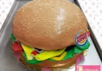Tort w kształcie produktu firmowego