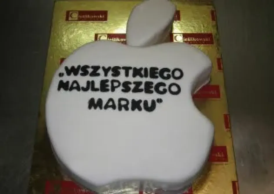 Tort w kształcie loga Apple