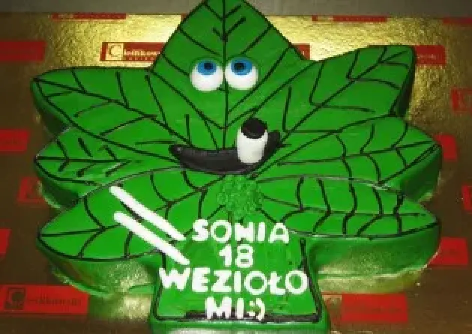 Tort w kształcie liścia marihuany