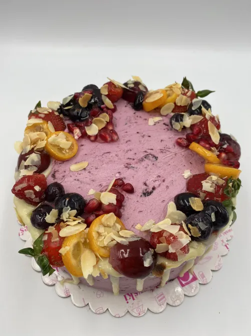 Tort śmietanowo jagodowy