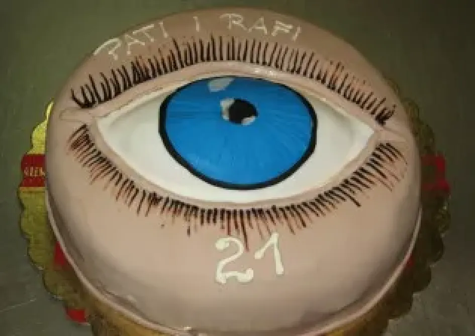 Tort w kształcie oka