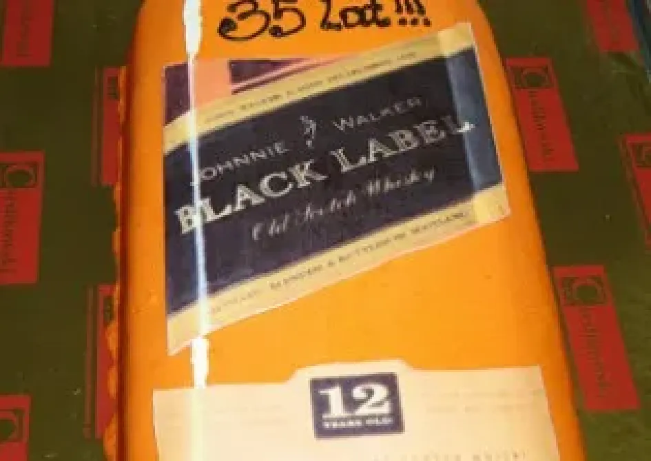 Tort w kształcie butelki Johnnie Walker