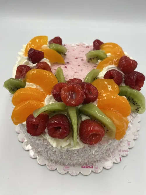 Tort śmietanowo-malinowy