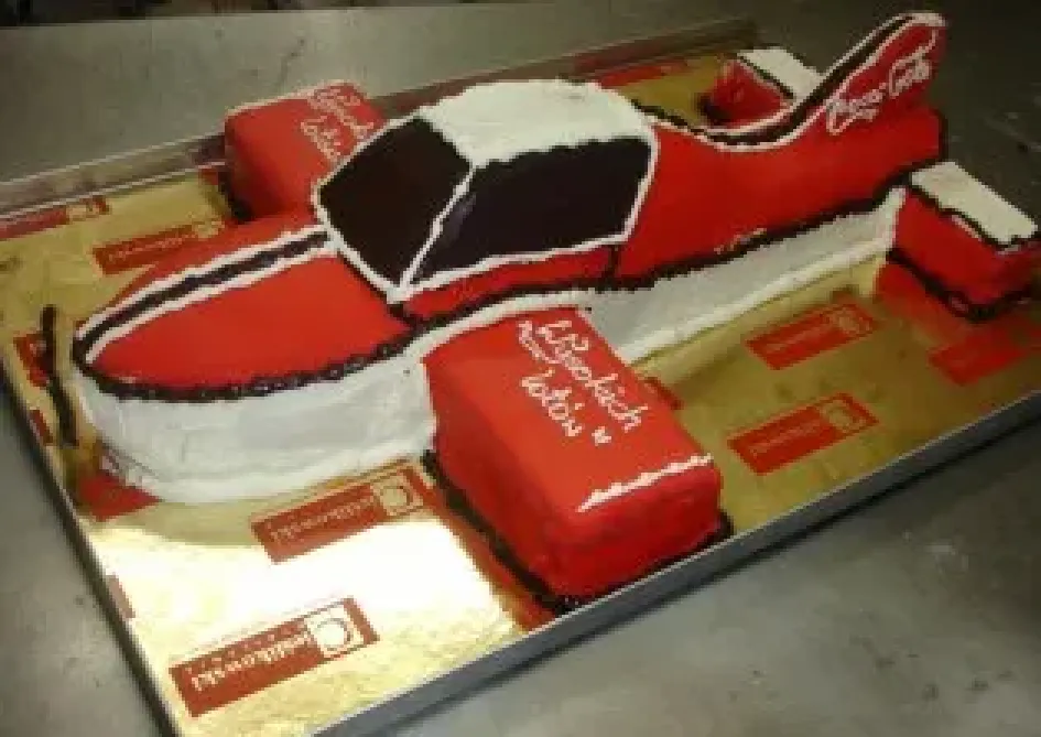 Tort w kształcie samolotu Coca-Cola