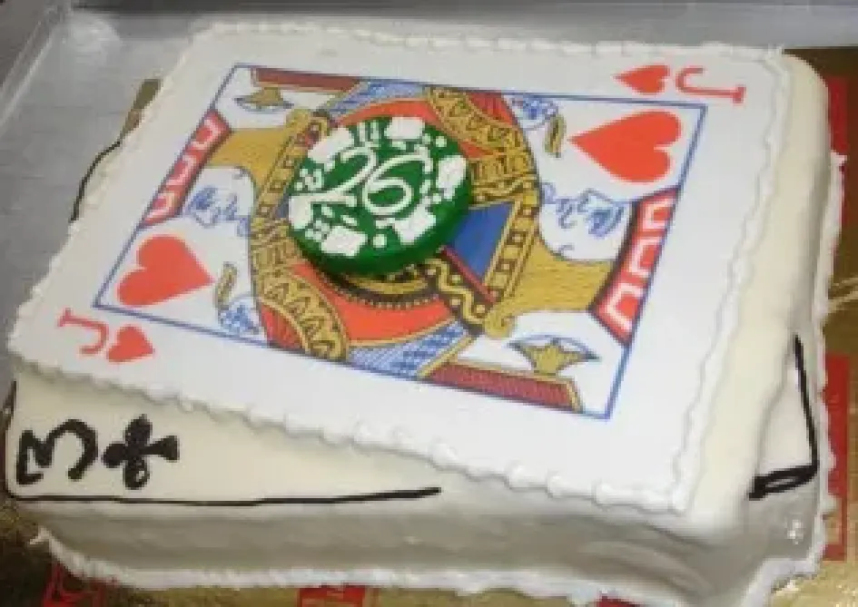 Tort w kształcie talii kart do pokera