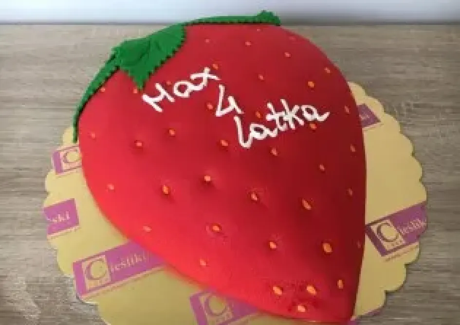 Tort w kształcie truskawki