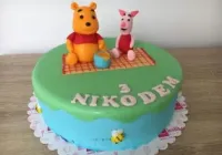 Tort z Kubusiem Puchatkiem i Prosiaczkiem