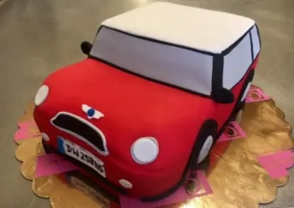 Tort w kształcie samochodu Mini
