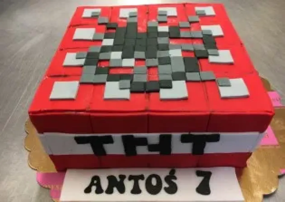 Tort w kształcie TNT z Minecraft