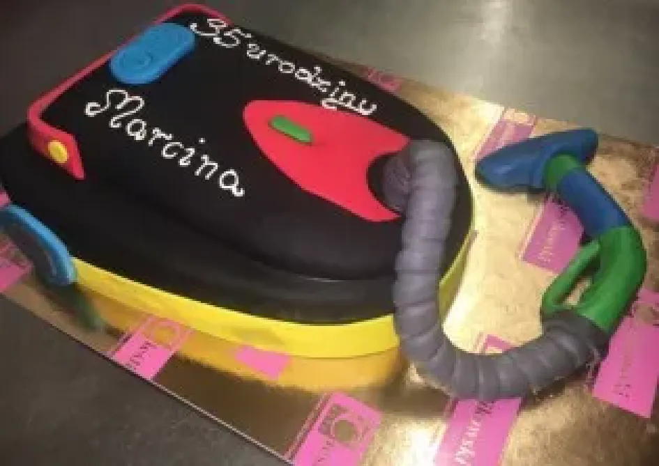 Tort w kształcie odkurzacza