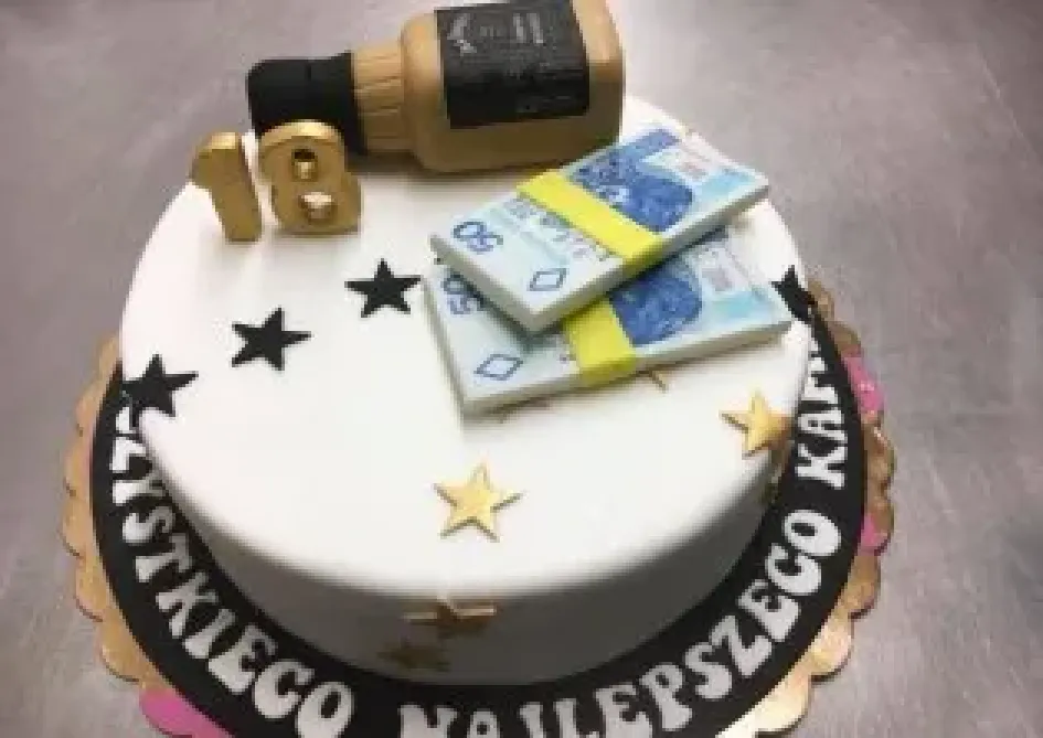 Tort na 18 urodziny