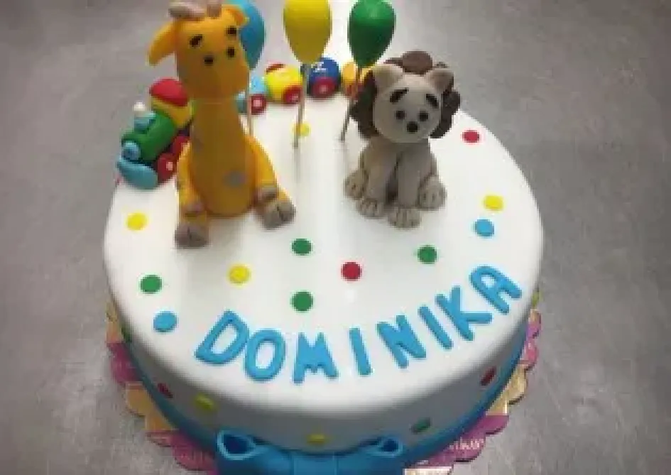 Tort z żyrafą i lwem