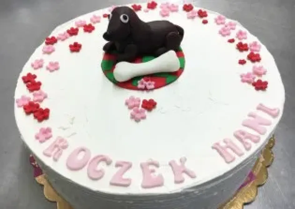 Tort z pieskami