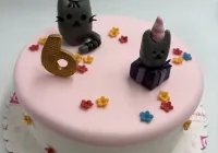 Tort z kotkami