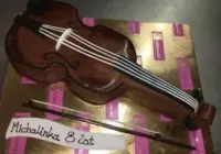 Tort w kształcie skrzypiec