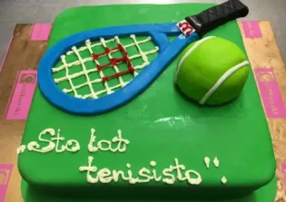 Tort z rakietą i piłką tenisową