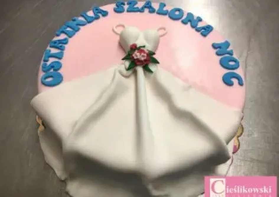 Tort w kształcie sukienki
