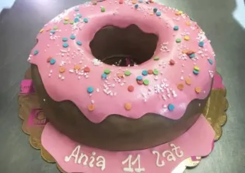 Tort w kształcie pączka
