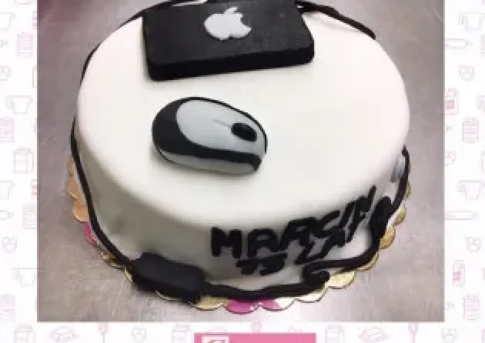 Tort z MacBookiem