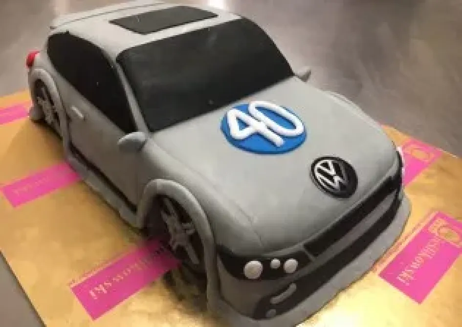 Tort w kształcie samochodu Volkswagen