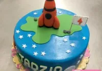 Tort z rakietą kosmiczną