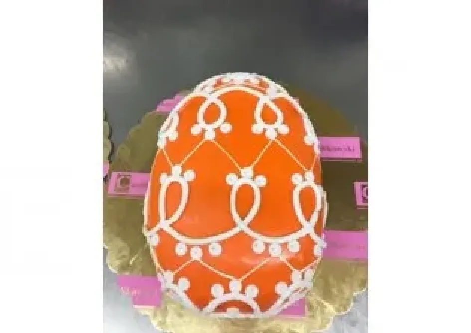 Tort w kształcie pisanki