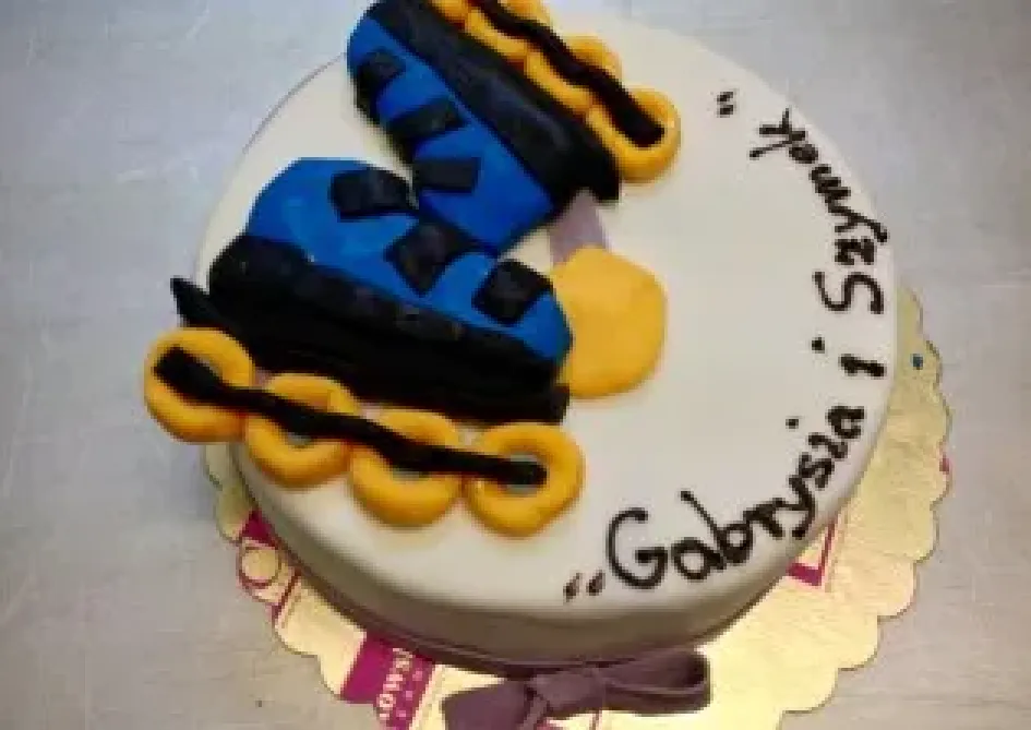 Tort z rolkami