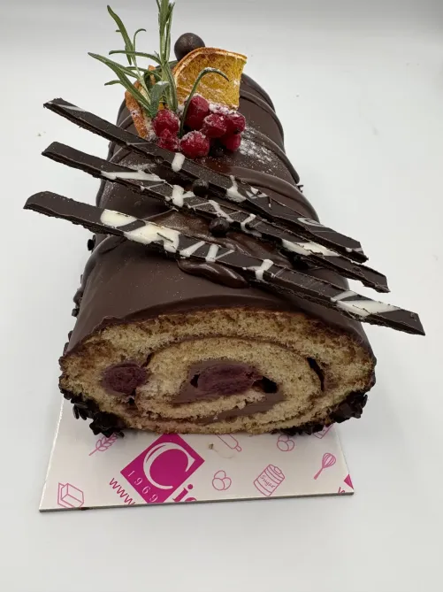ROLADA Z WIŚNIĄ I CZEKOLADĄ BELGIJSKĄ (0.40KG)