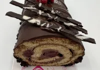 ROLADA Z WIŚNIĄ I CZEKOLADĄ BELGIJSKĄ (0.40KG)
