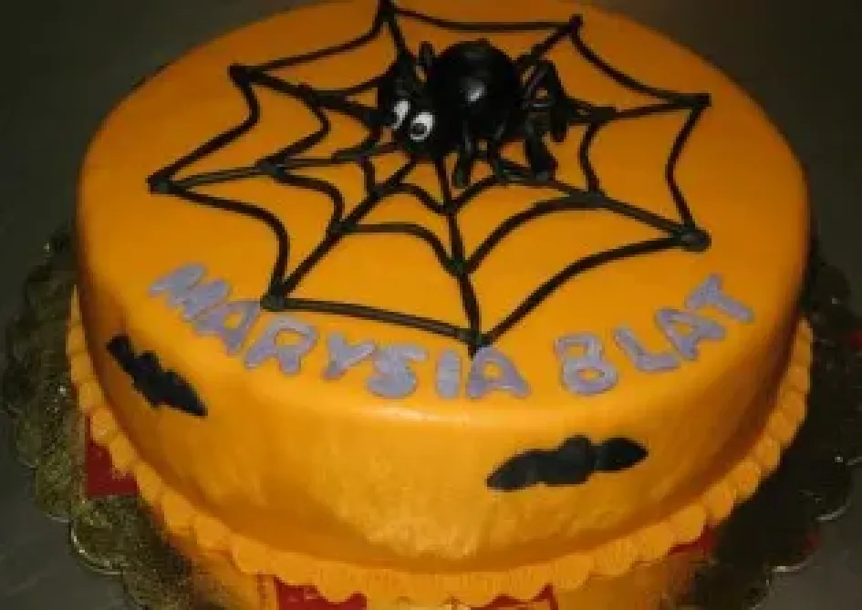 Tort Halloweenowy z pająkiem