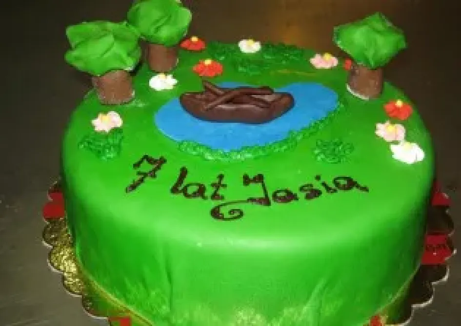 Tort z leśną polaną