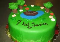Tort z leśną polaną