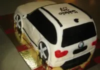 Tort w kształcie samochodu BMW