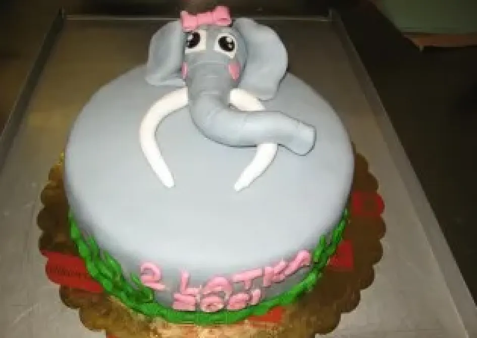 Tort ze słoniem