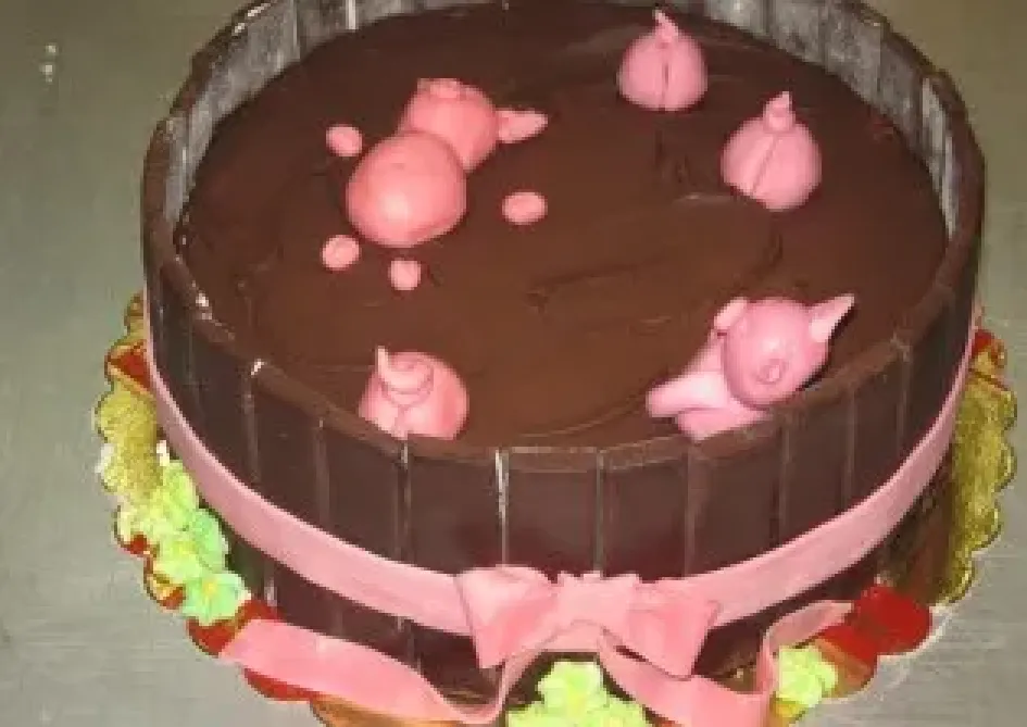 Tort ze świnkami
