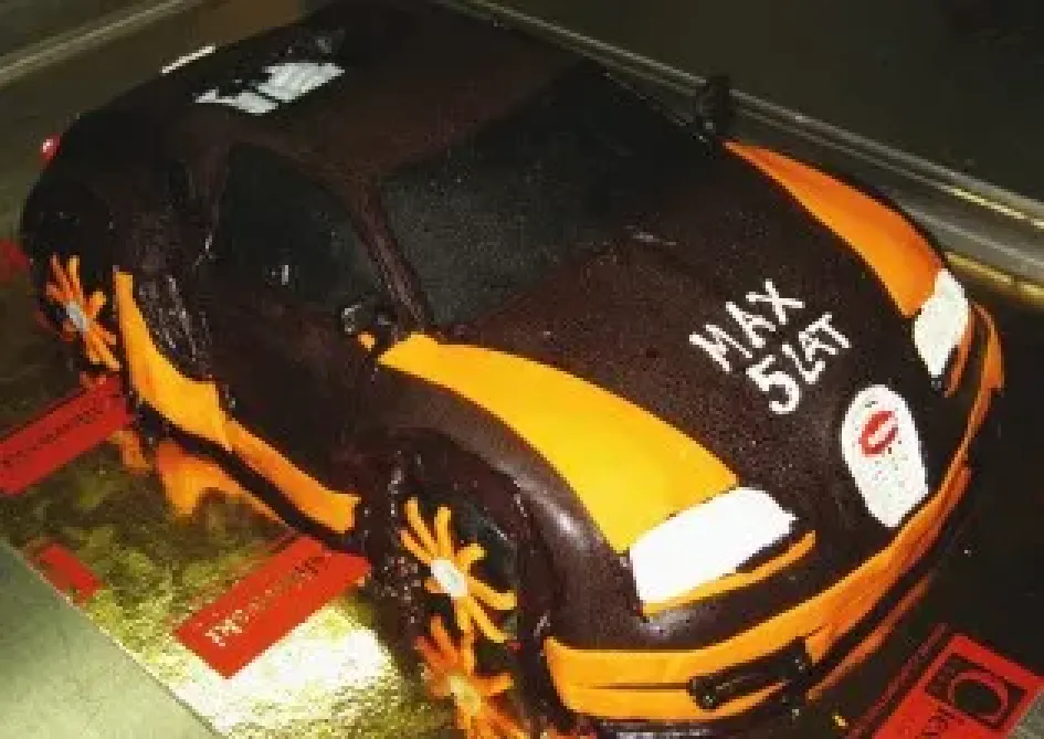 Tort w kształcie samochodu Bugatti