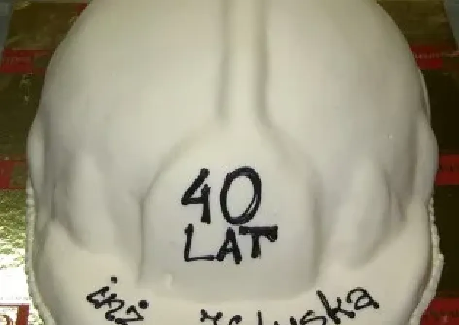 Tort w kształcie kasku