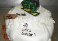 Tort ze snowboardzistą